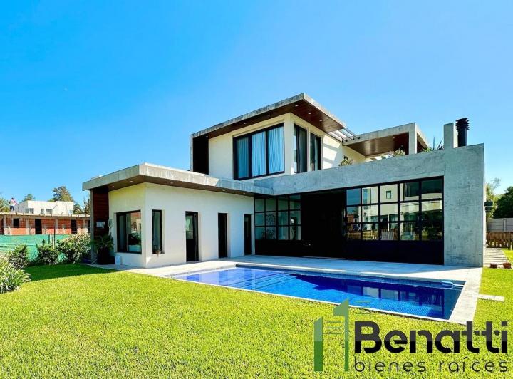 Casa · 265m² · 4 Ambientes · 2 Cocheras