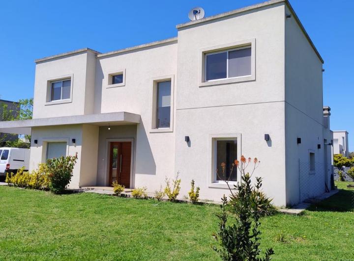 Casa · 197m² · 5 Ambientes · 1 Cochera