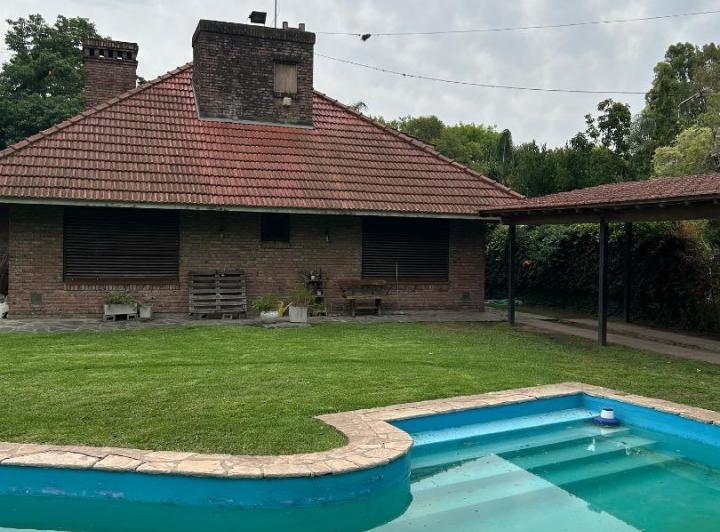 Casa · 350m² · 4 Ambientes · 6 Cocheras