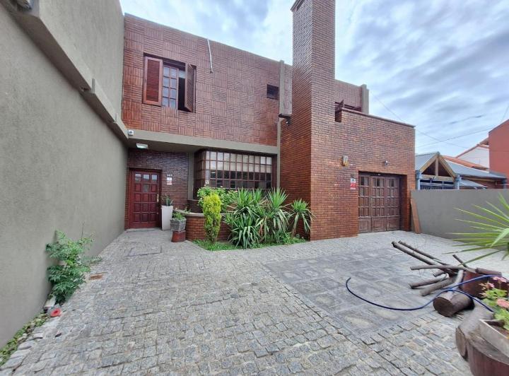 Casa · 292m² · 4 Ambientes · 4 Cocheras