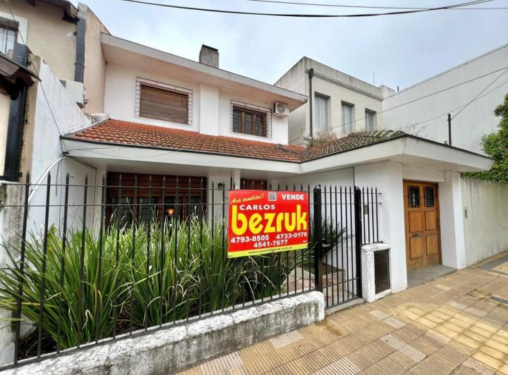 Casa · 251m² · 5 Ambientes · 1 Cochera