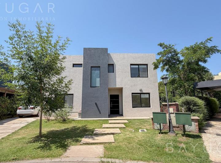 Casa · 140m² · 5 Ambientes