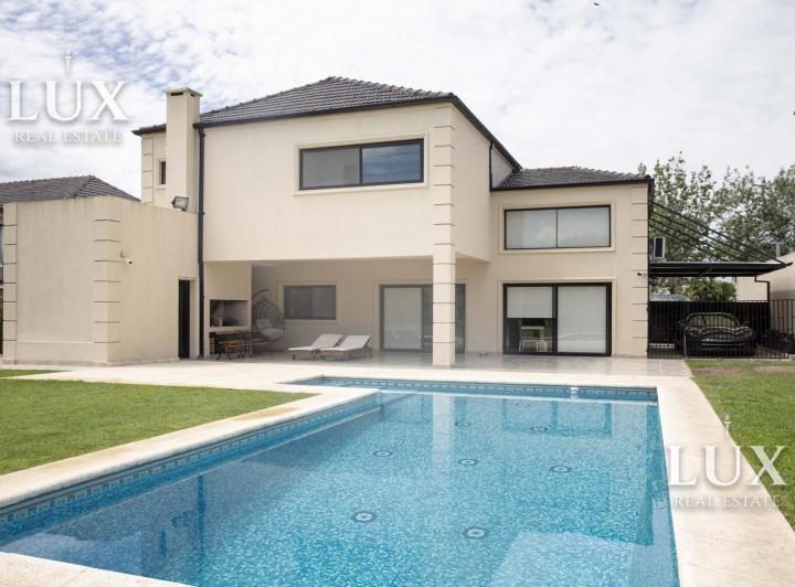 Casa · 275m² · 7 Ambientes · 2 Cocheras