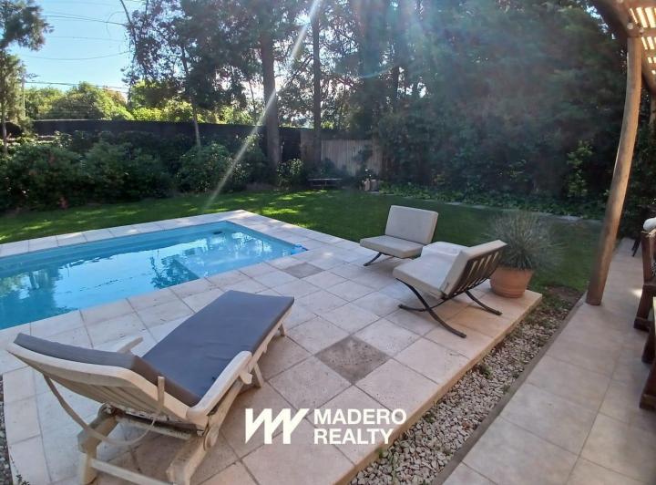 Casa · 130m² · 4 Ambientes · 2 Cocheras