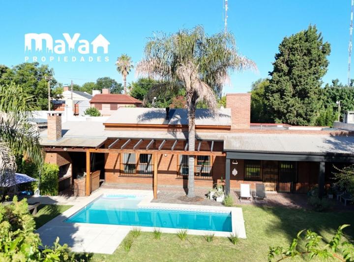 Casa · 161m² · 4 Ambientes · 5 Cocheras