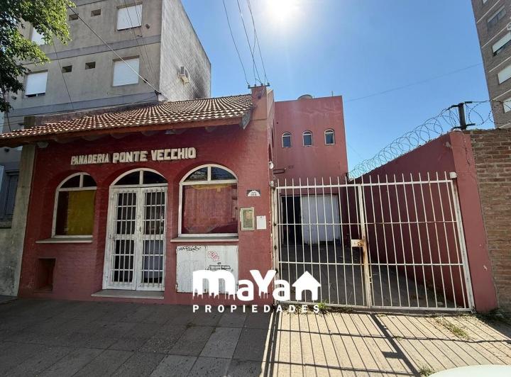 Casa · 327m² · 4 Ambientes · 2 Cocheras