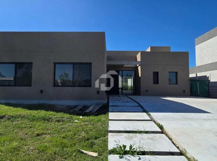 Casa · 148m² · 4 Ambientes · 1 Cochera