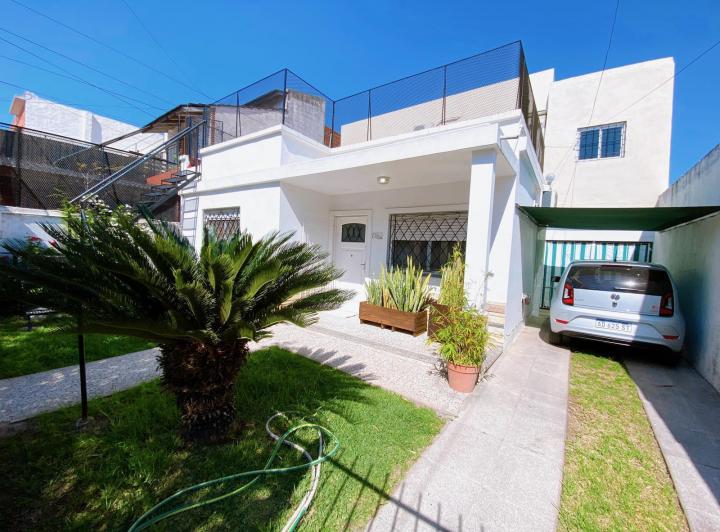 Casa · 230m² · 4 Ambientes · 3 Cocheras