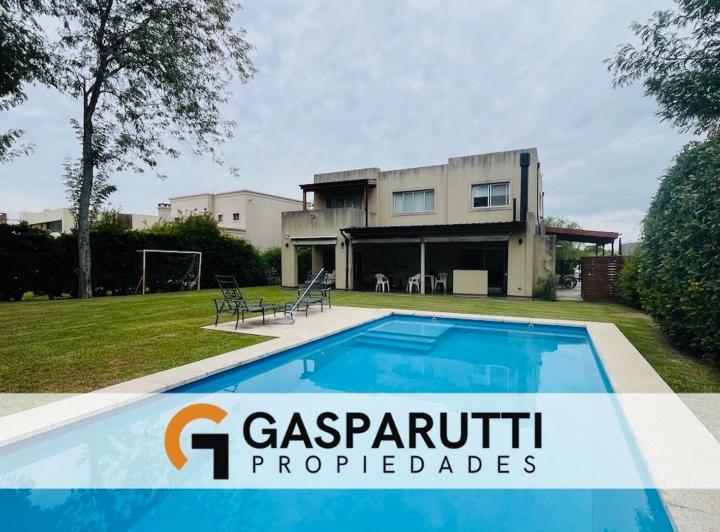 Casa · 225m² · 4 Ambientes · 4 Cocheras