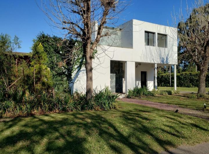 Casa · 106m² · 3 Ambientes · 2 Cocheras