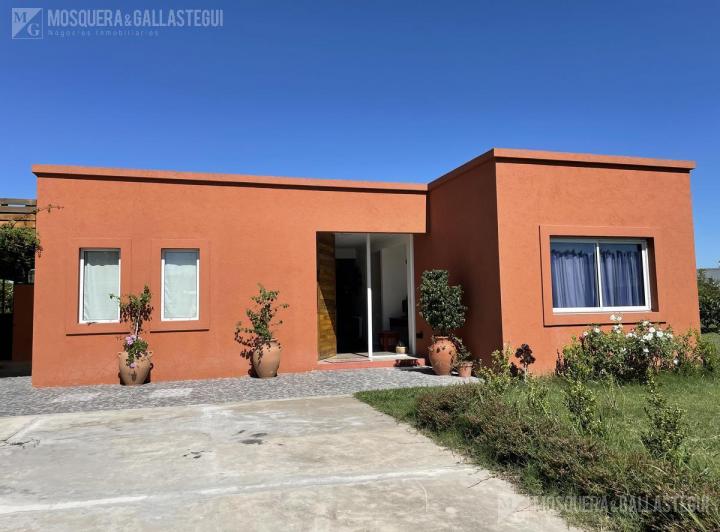 Casa · 140m² · 4 Ambientes · 2 Cocheras