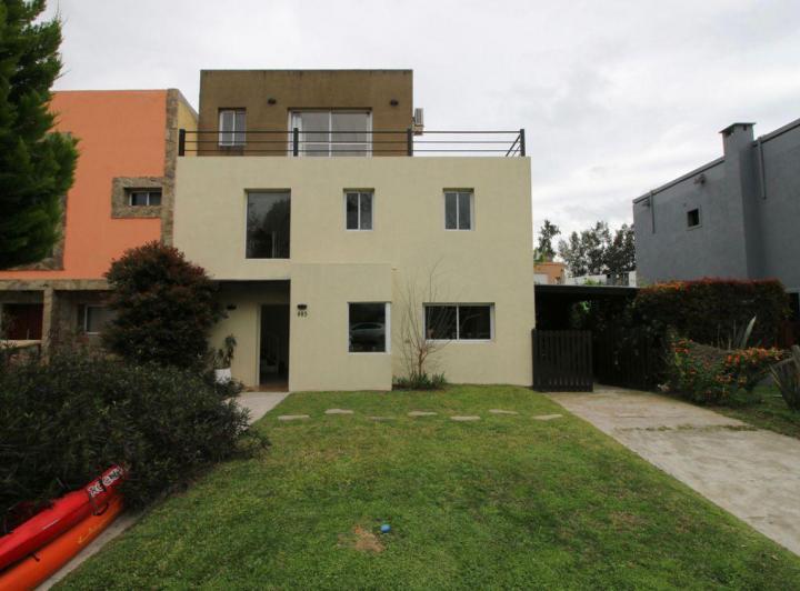 Casa · 205m² · 4 Ambientes · 3 Cocheras