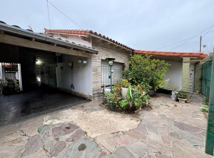 Casa · 80m² · 4 Ambientes · 2 Cocheras