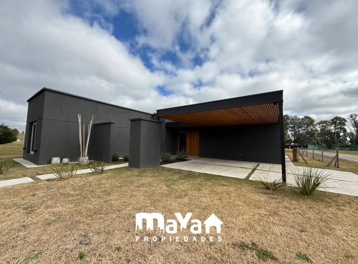 Casa · 141m² · 4 Ambientes · 2 Cocheras