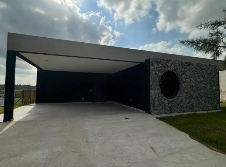 Casa · 280m² · 4 Ambientes · 6 Cocheras