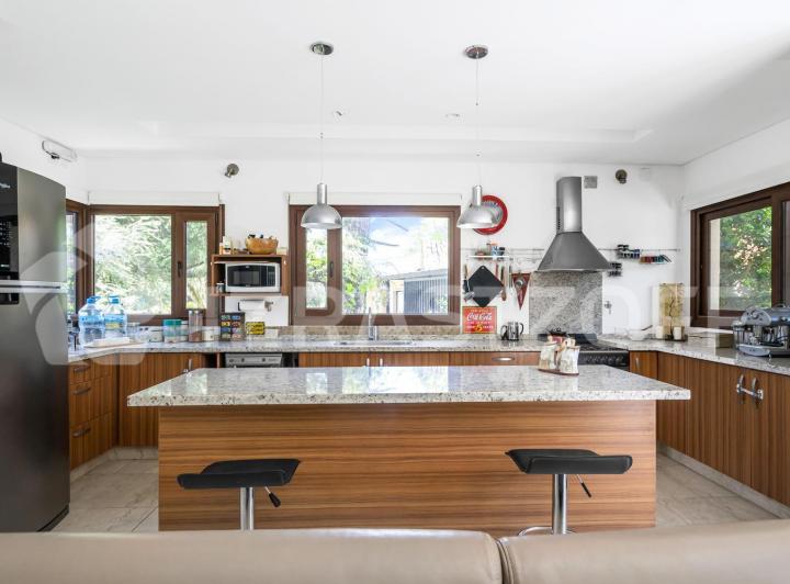 Casa · 169m² · 5 Ambientes · 2 Cocheras
