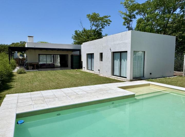 Casa · 138m² · 3 Ambientes · 2 Cocheras