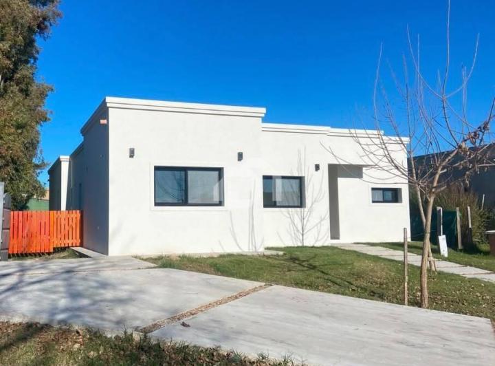 Casa · 145m² · 4 Ambientes · 2 Cocheras
