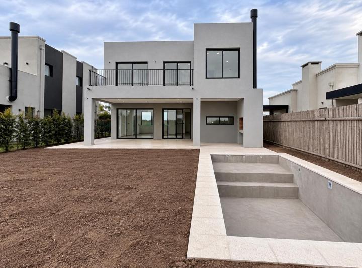 Casa · 175m² · 5 Ambientes · 2 Cocheras