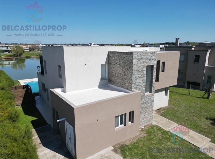 Casa · 205m² · 5 Ambientes · 3 Cocheras