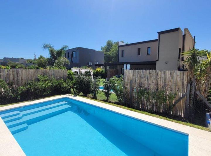 Casa · 107m² · 4 Ambientes · 2 Cocheras