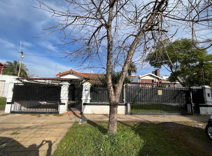 Casa · 125m² · 4 Ambientes · 2 Cocheras