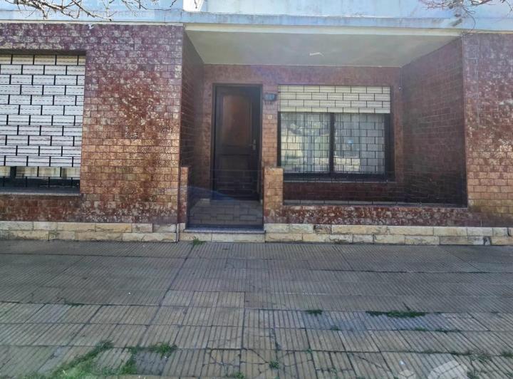 Casa · 200m² · 3 Ambientes · 2 Cocheras