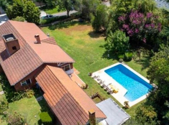 Casa · 220m² · 7 Ambientes · 5 Cocheras