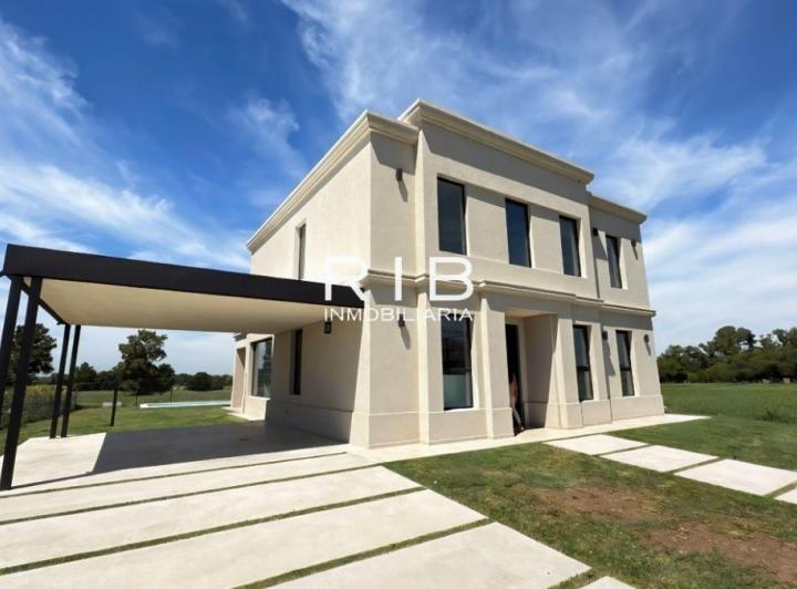 Casa · 220m² · 4 Ambientes · 2 Cocheras