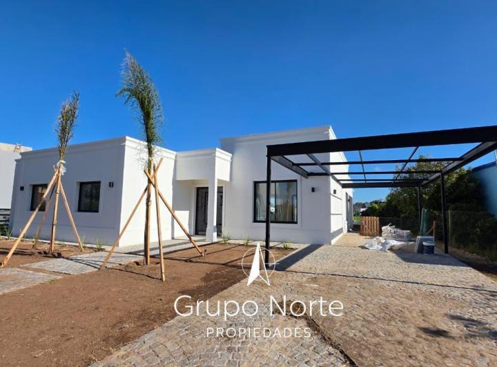 Casa · 180m² · 4 Ambientes · 4 Cocheras