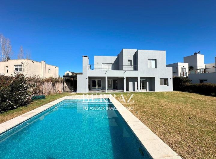 Casa · 200m² · 4 Ambientes · 2 Cocheras