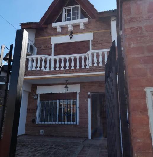 Casa · 140m² · 4 Ambientes · 1 Cochera