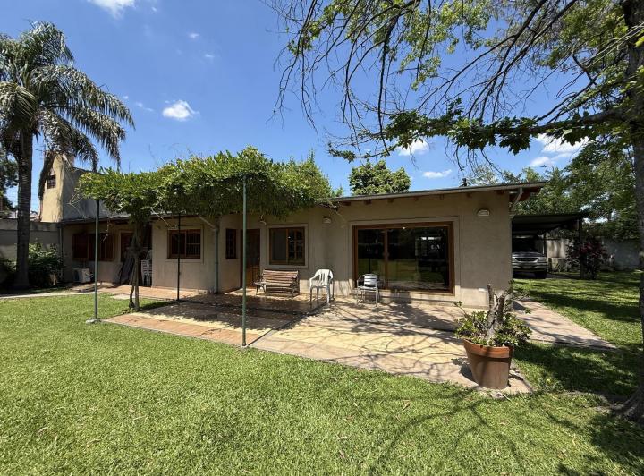 Casa · 135m² · 4 Ambientes · 2 Cocheras