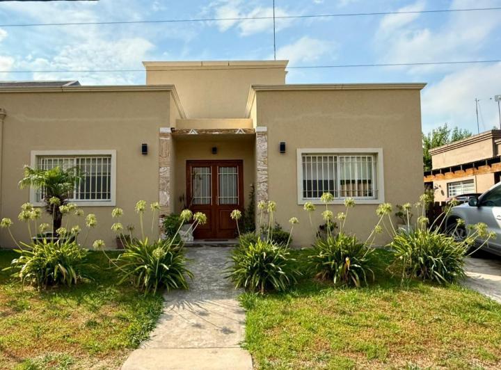 Casa · 151m² · 6 Ambientes · 2 Cocheras