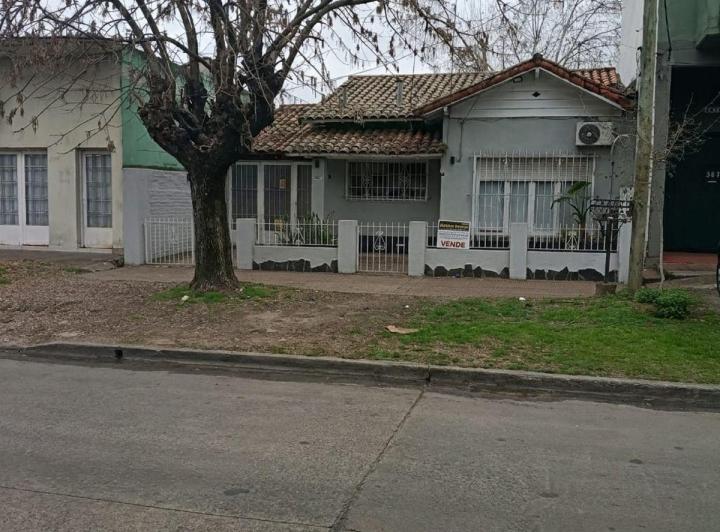 Casa · 300m² · 2 Ambientes · 1 Cochera
