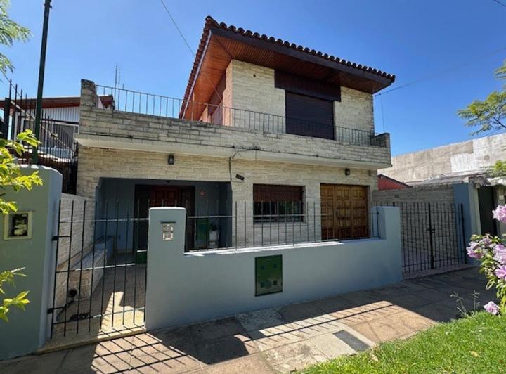Casa · 162m² · 4 Ambientes · 2 Cocheras
