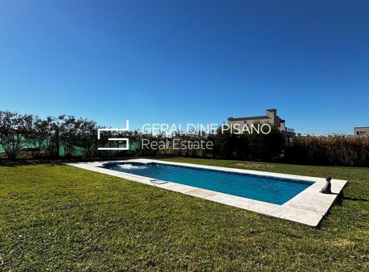 Casa · 166m² · 4 Ambientes · 3 Cocheras