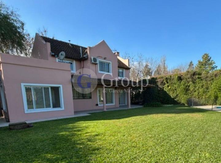 Casa · 172m² · 4 Ambientes · 2 Cocheras