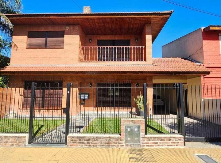 Casa · 170ha · 4 Ambientes · 1 Cochera