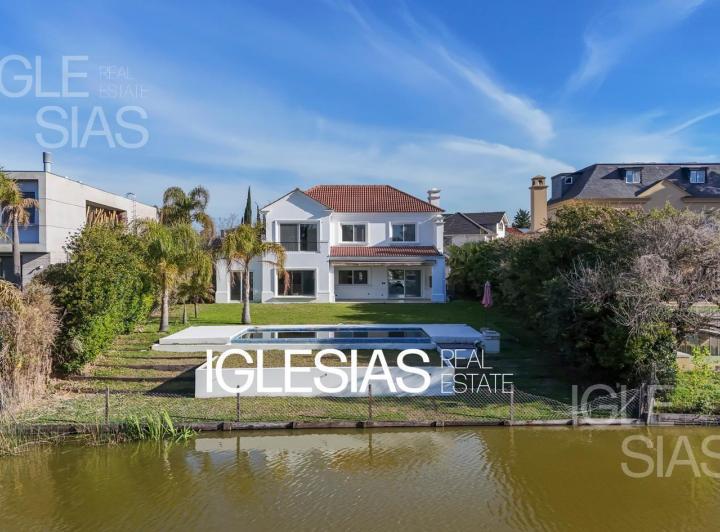 Casa · 188m² · 6 Ambientes · 1 Cochera