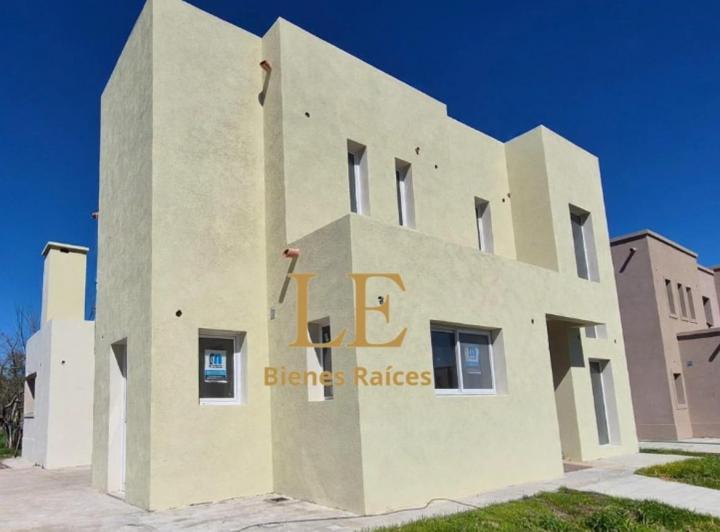 Casa · 184m² · 4 Ambientes · 3 Cocheras