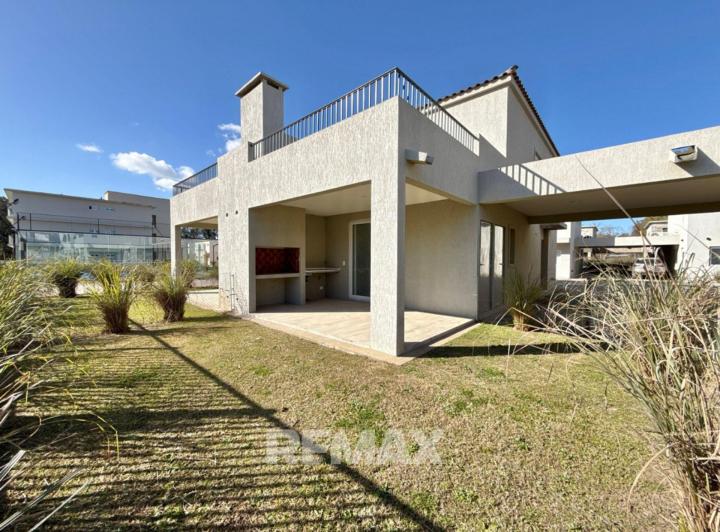 Casa · 99m² · 4 Ambientes · 1 Cochera