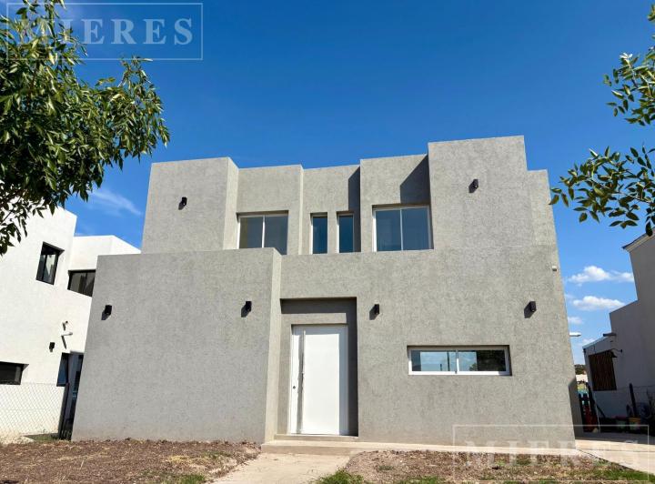 Casa · 188m² · 5 Ambientes · 1 Cochera