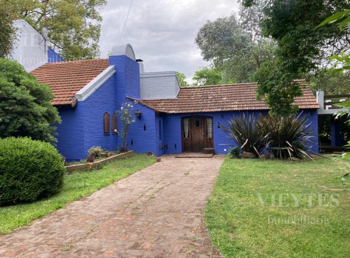 Casa · 260m² · 6 Ambientes · 2 Cocheras