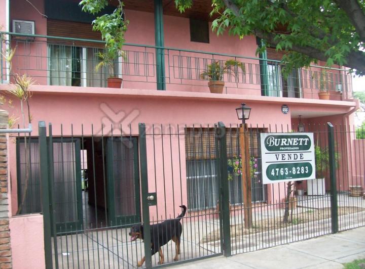 Casa · 160m² · 4 Ambientes · 2 Cocheras