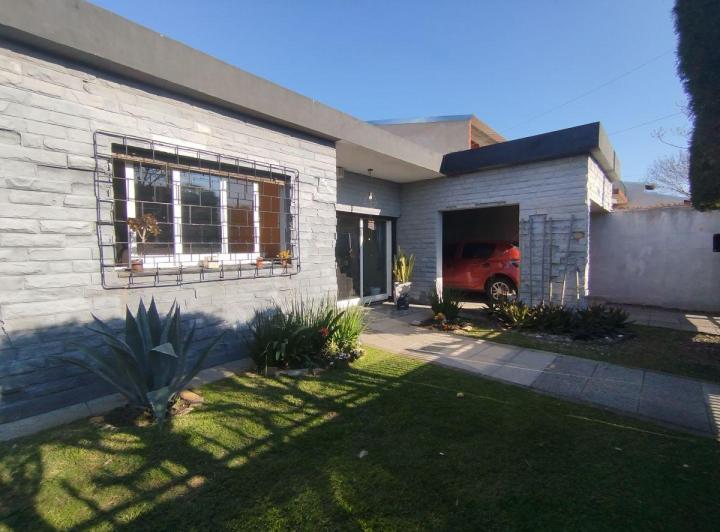 Casa · 100m² · 4 Ambientes · 1 Cochera
