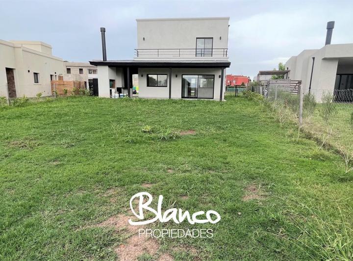 Casa · 127m² · 4 Ambientes · 2 Cocheras