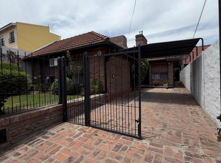 Casa · 97m² · 4 Ambientes · 2 Cocheras