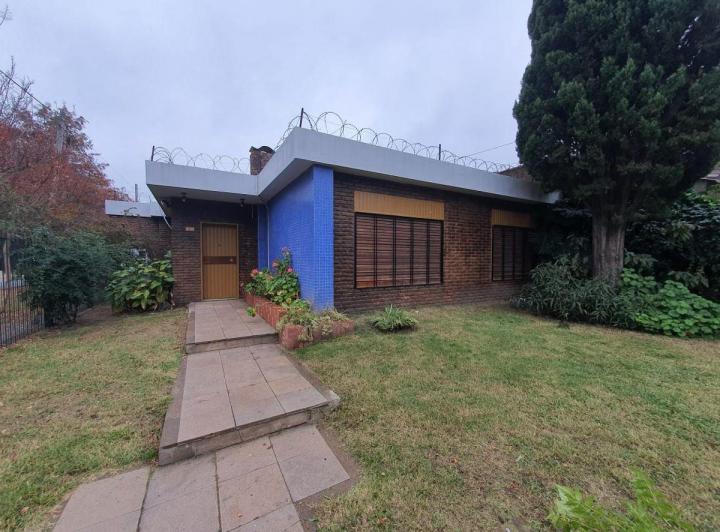 Casa · 110m² · 5 Ambientes · 4 Cocheras