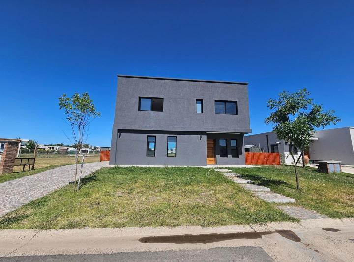 Casa · 147m² · 5 Ambientes · 1 Cochera